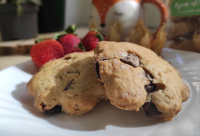 Biscotti all'Avena con Gocce di Cioccolato e Nocciole